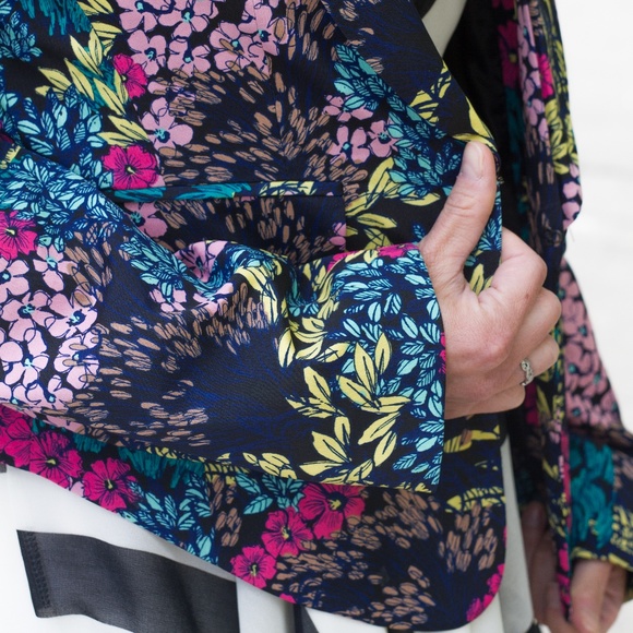 Floral Bisou Bisou Blazer - Picture 2 of 2